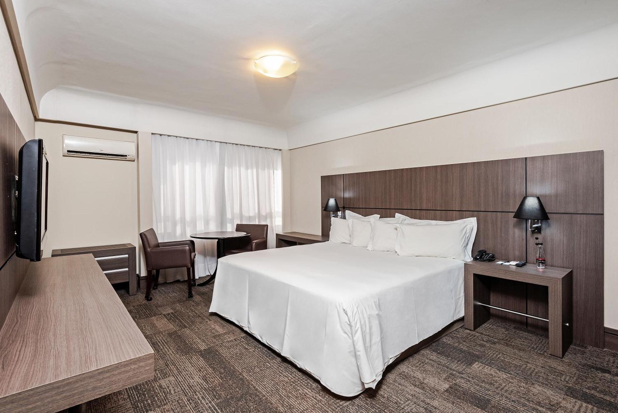 Executive Suite,1212608146:JPEG
