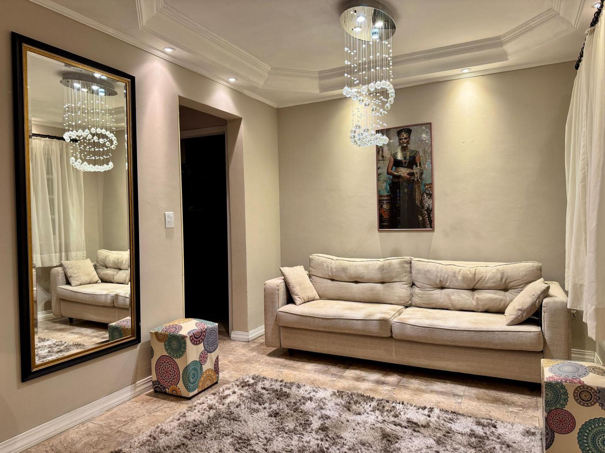 Quarto com Cama de Casal ou 2 de Solteiro e Banheiro Compartilhado