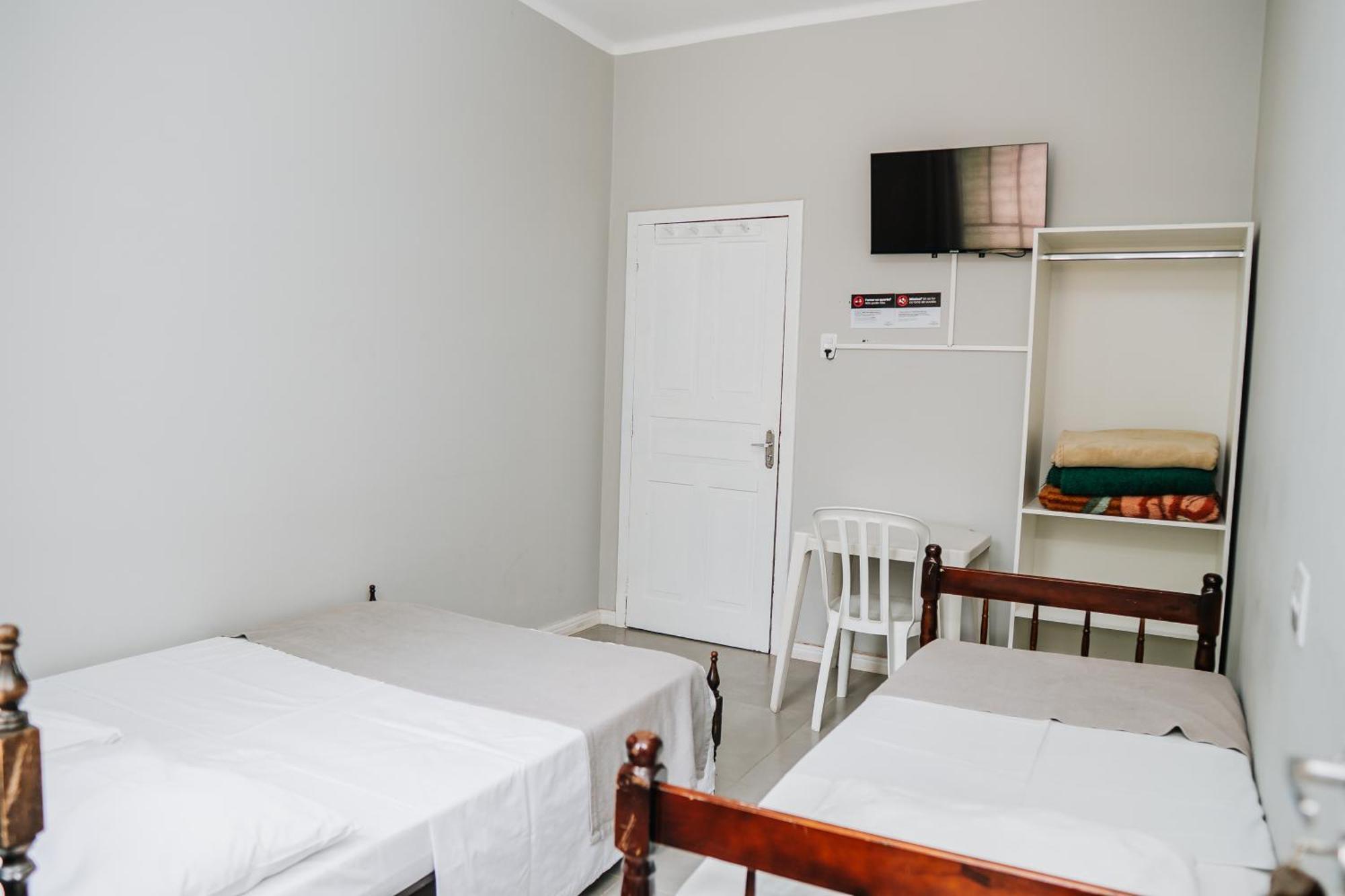 Quarto Duplo Standard com Banheiro Compartilhado