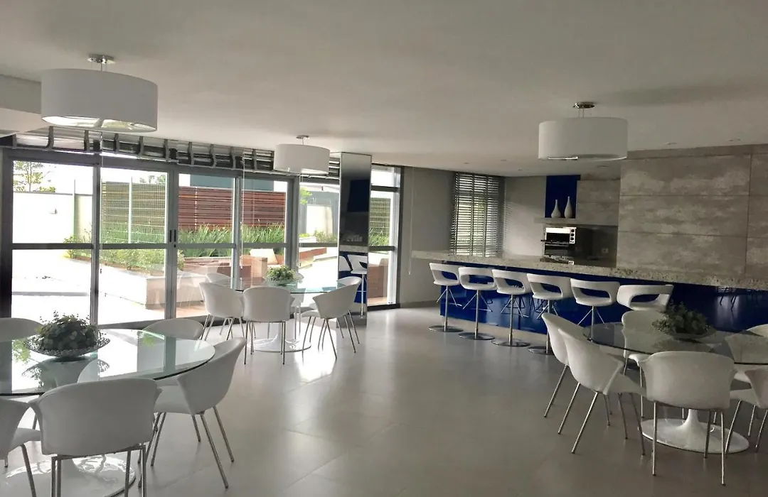 Estudio moderno com linda vista para a Serra-1