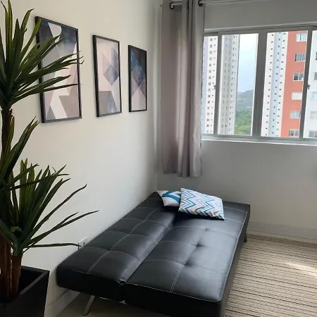 1103- Apartamento Encantador, amplo e decorado, mobiliario moderno, cozinha completa com utensílios , Excelente vista da cidade e localização privelegiada no bairro Bigorrilho-3