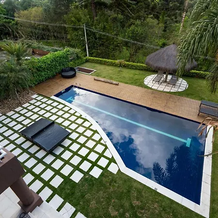 Casa Luxuosa Em Condominio Totalmente Equipada-3