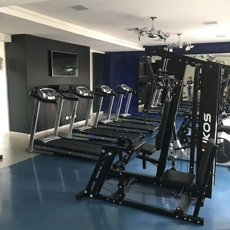 Estudio moderno com linda vista para a Serra-3